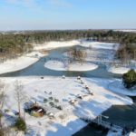 Een prachtige omgeving om te wandelen en een kop koffie te drinken bij Brasserie de Berk verblijf bij B&B Bij ons in het bos in Bergen op Zoom