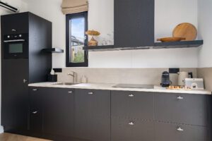 B&B Bij ons in het bos beschikt over een volledig ingerichte keuken
